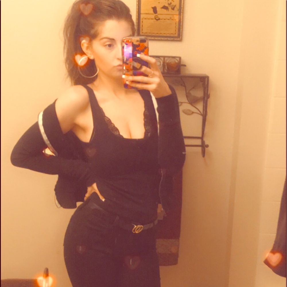 Meet your Posher, Caitlin